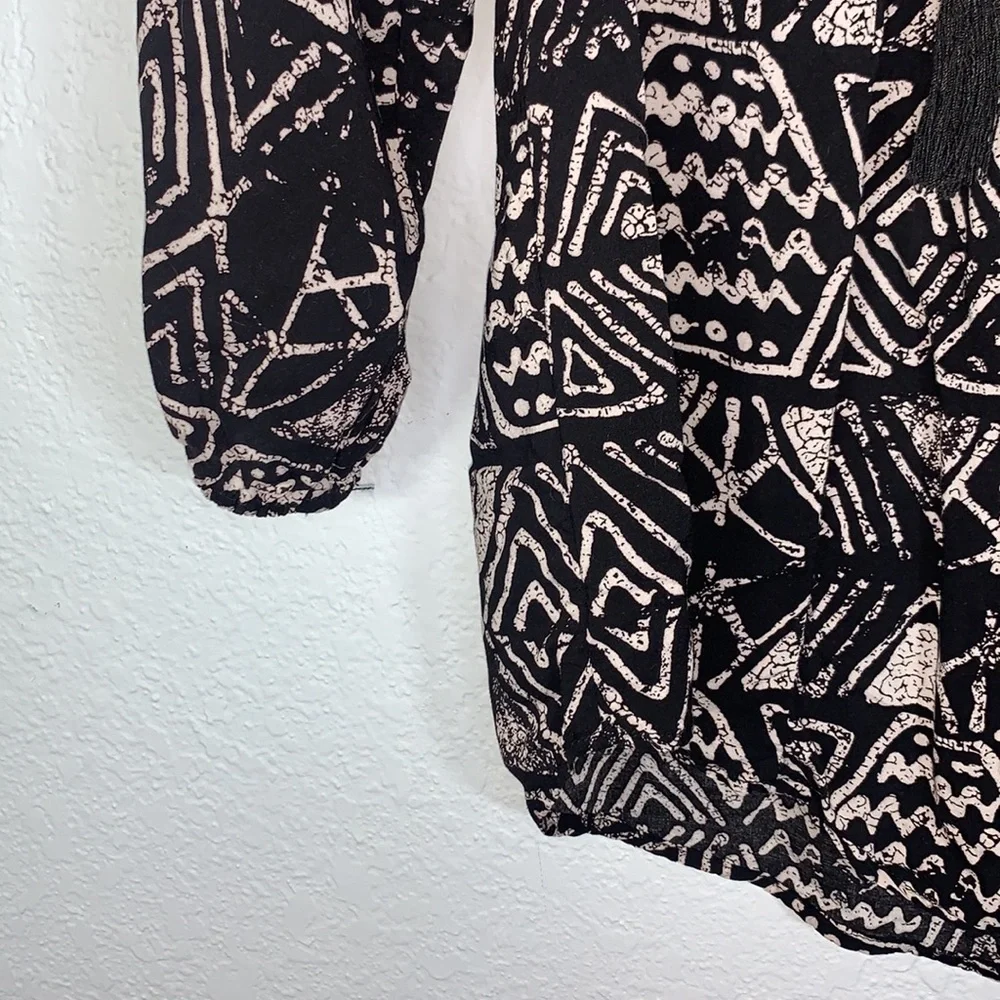 Mossimo Supply Co. Tribal Print V-Neck Blouse Large Black Cream Aztec Casual